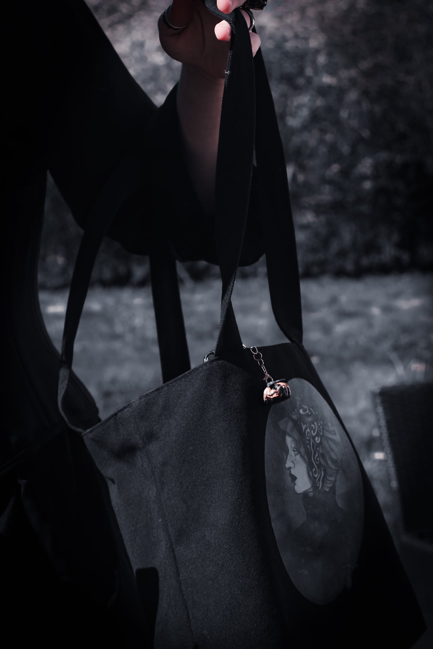 Mourning compact tote [LIMITED EDITION]